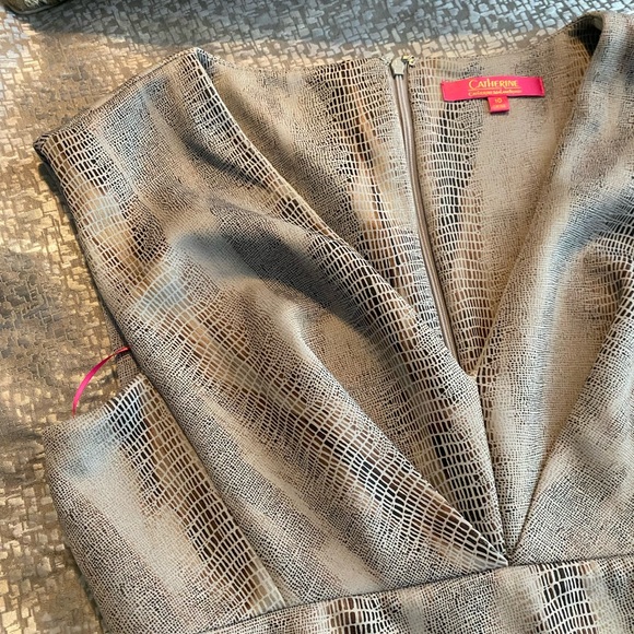 NEW Catherine Malandrino Taupe Snakeskin Print V-Neck Dress - Picture 9 of 12